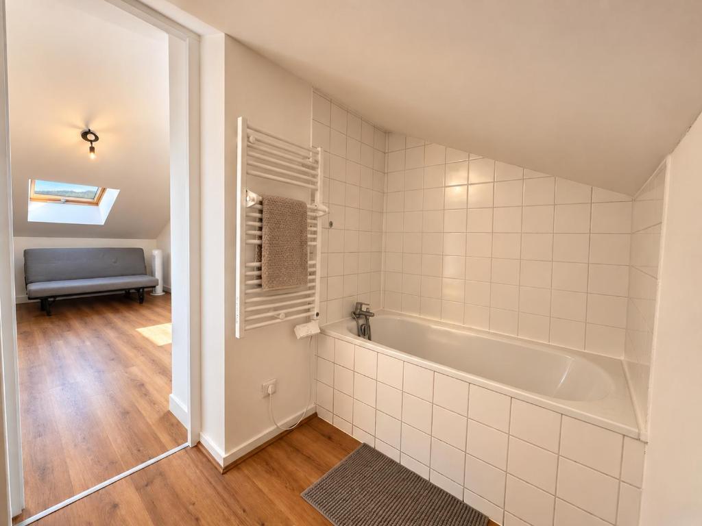 Studio loft sous les toits en centre-ville - 2