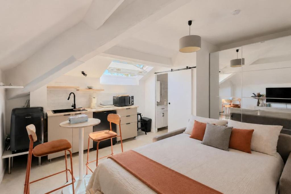 Golden Hugo Premium Studio Golden Square - 2