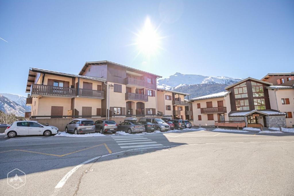 Résidence Corniche - En étage supérieur avec une belle vue dégagée sur les montagnes. MAE-4953 - 3