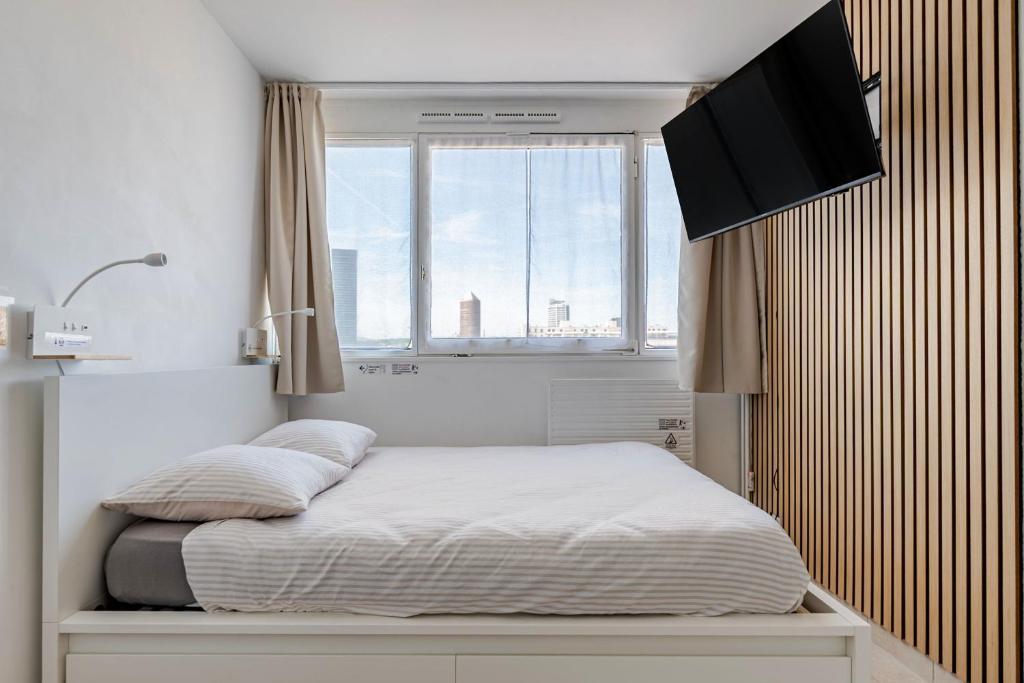Cozy Retreat with Balcony - Lyon Train Station - 3