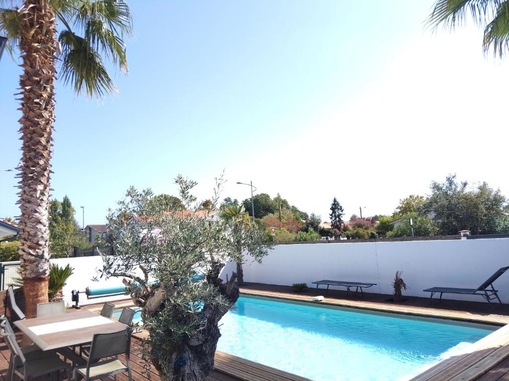 Villa familiale avec piscine chauffée calme proche du centre - 4