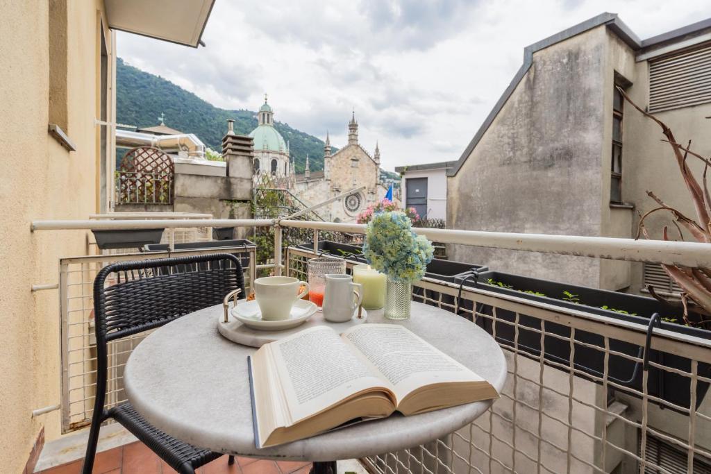 Duomo View Balconies by Rent All Como - 5