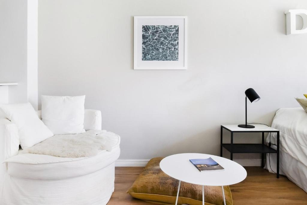 Soak up the Light at a Neutral Oasis in Palermo - 1