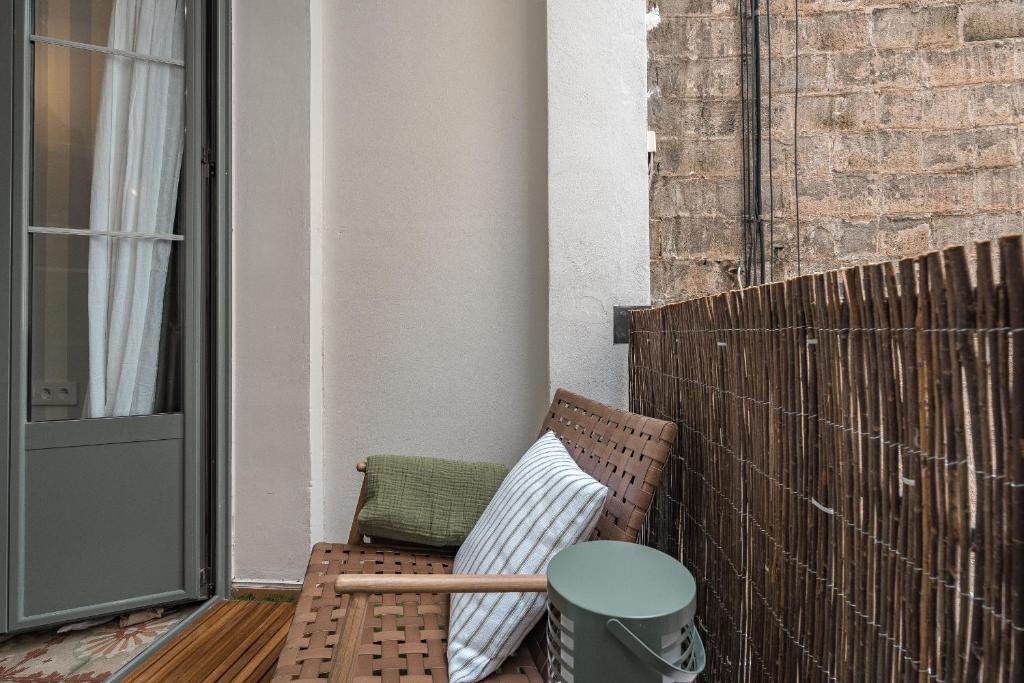 Bright apartment with balcony in Sagrada Familia - 4
