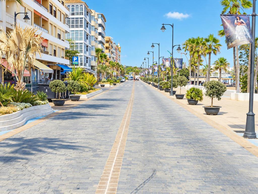 Cubo's Estepona Oceanview Apartment & Free Parking - 5