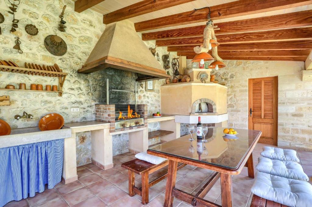 Villa Busqueroles by Villa Plus - 4