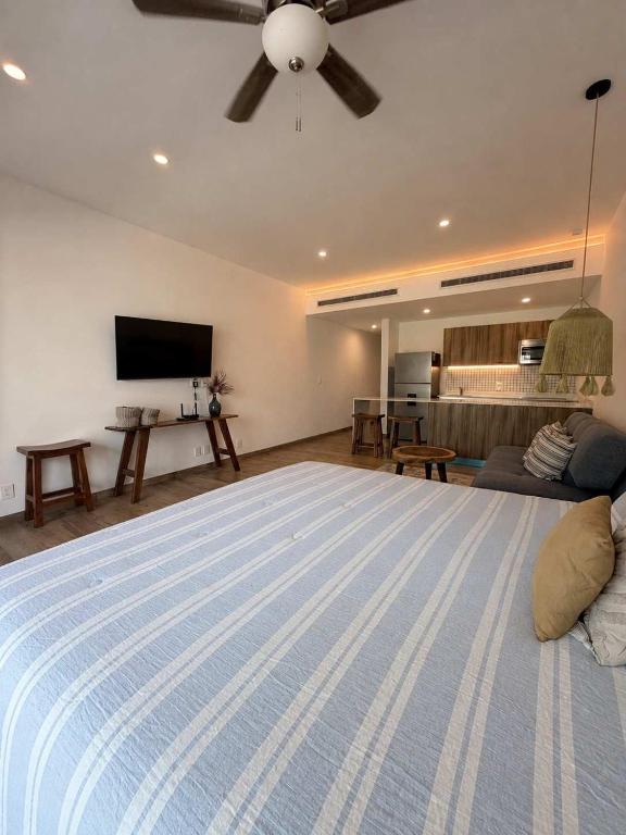 Upscale Playacar Studio w Balcony & 4 Pools - 2