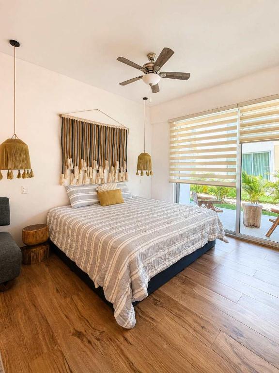 Upscale Playacar Studio w Balcony & 4 Pools - 3
