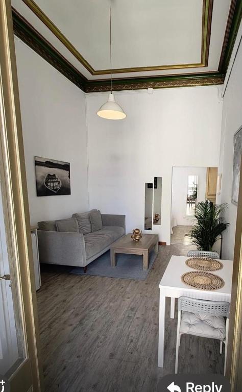 Barcelona Central Apartments - 5