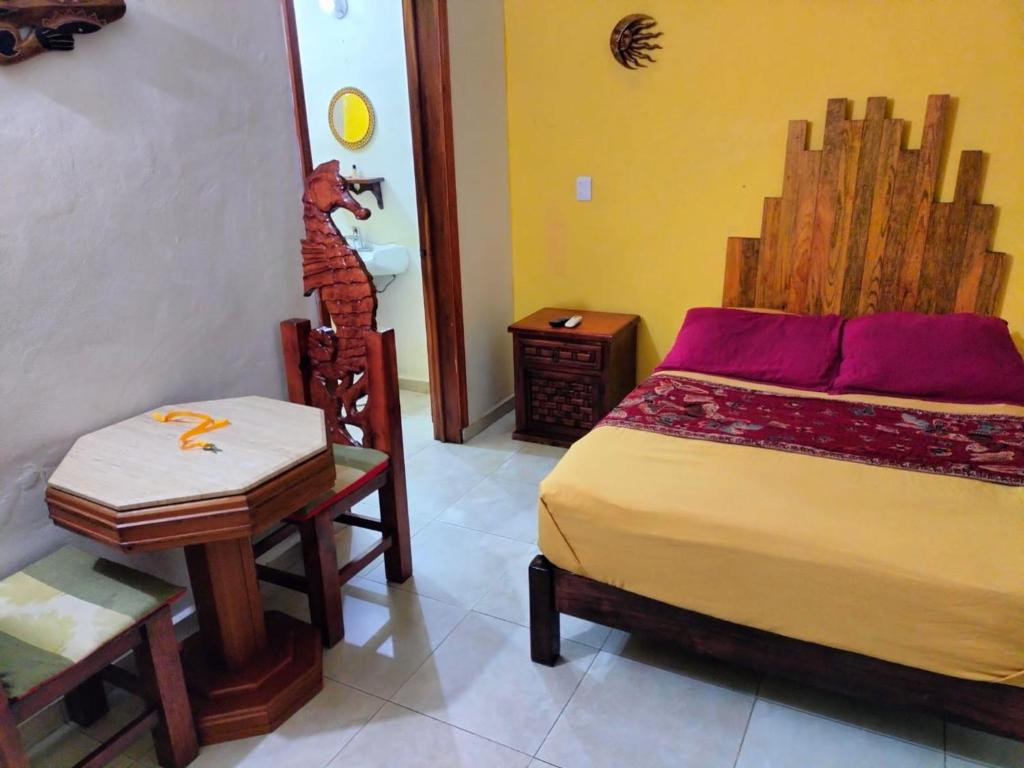 Cancun Guest House 3 near Ado bus terminal and 25 min from-to airport by shuttle - 2