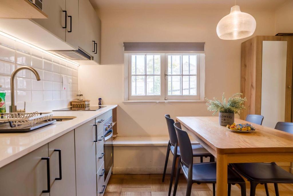 Modern 2BR1BA in Providencia Steps from Metro - 3
