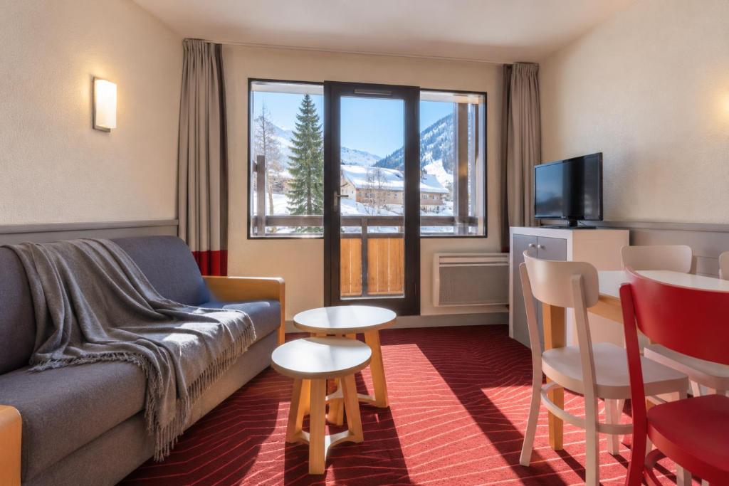 Appartements 4 et 6 personnes avec balcon Résidence La Daille - skis aux pieds - 2