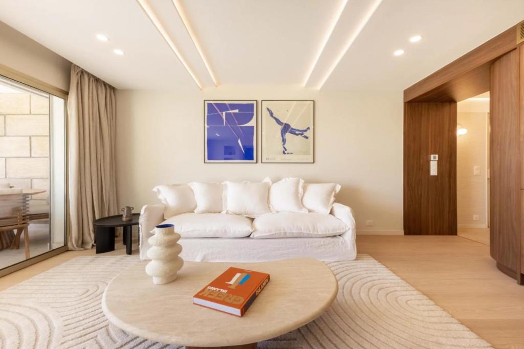 REF 2065 - Superbe appartement moderne sur la Croisette à Louer - 2