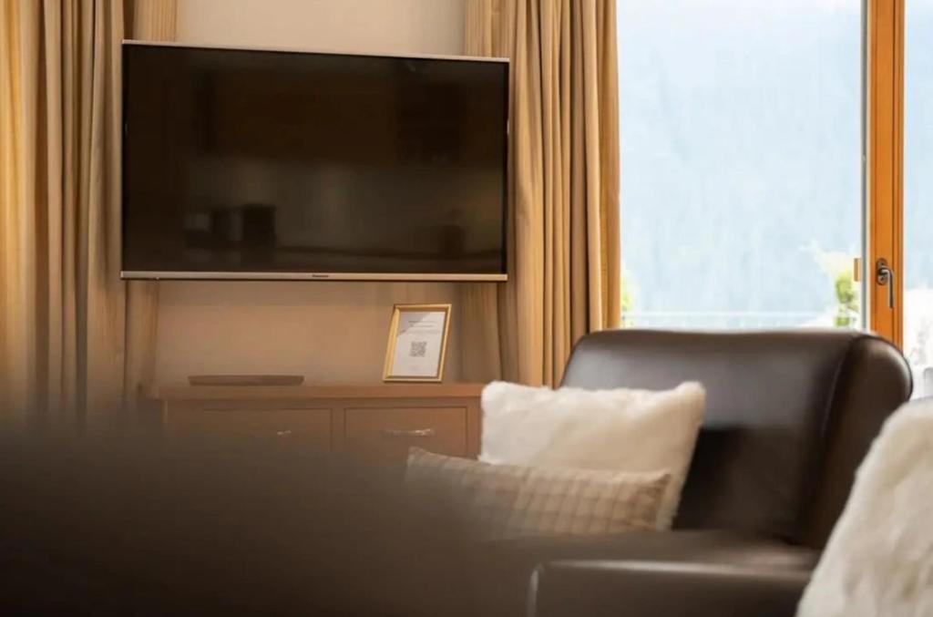 3 BDR Apartment with private Jacuzzi and Sauna - 2