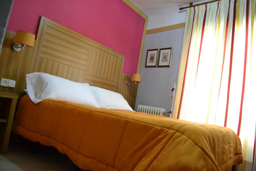 Hostal Don Juan I — Hotel in Alcala de Henares