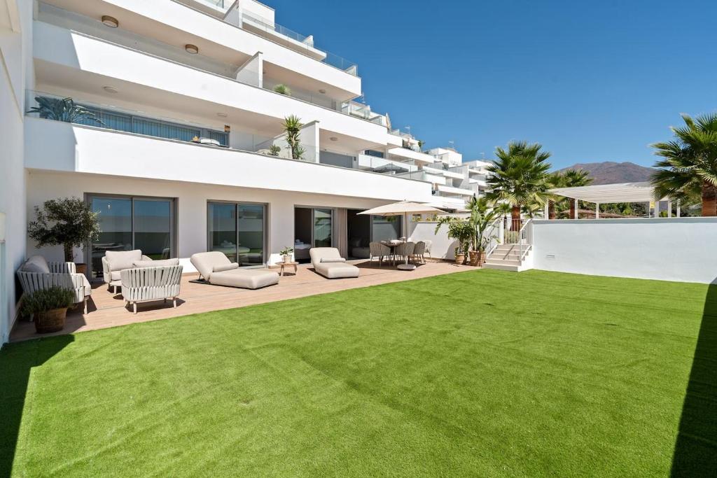 ISEA Estepona 3BR Apt. with Pool, Gym and Near Beach - 4