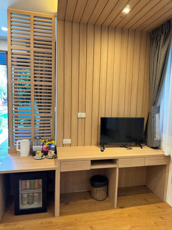 Shared lounge/TV area