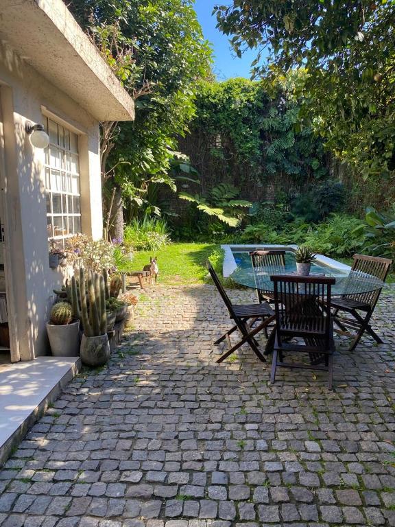 Hermosa casa con jardin y pileta - 1