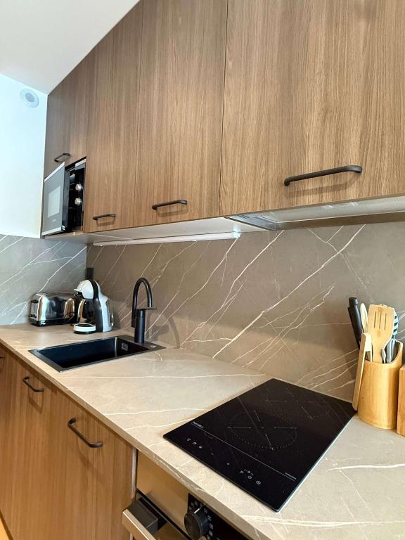 Residence Les Olympiades, Ski In-Out with WiFi in Val Thorens, "V19, V20, V21" by Versant Collection - 1