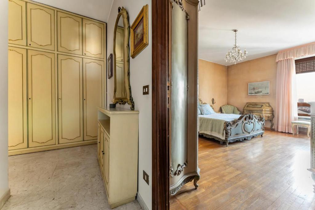 Elegant Multi Room Apartment In Center of Milan - 3