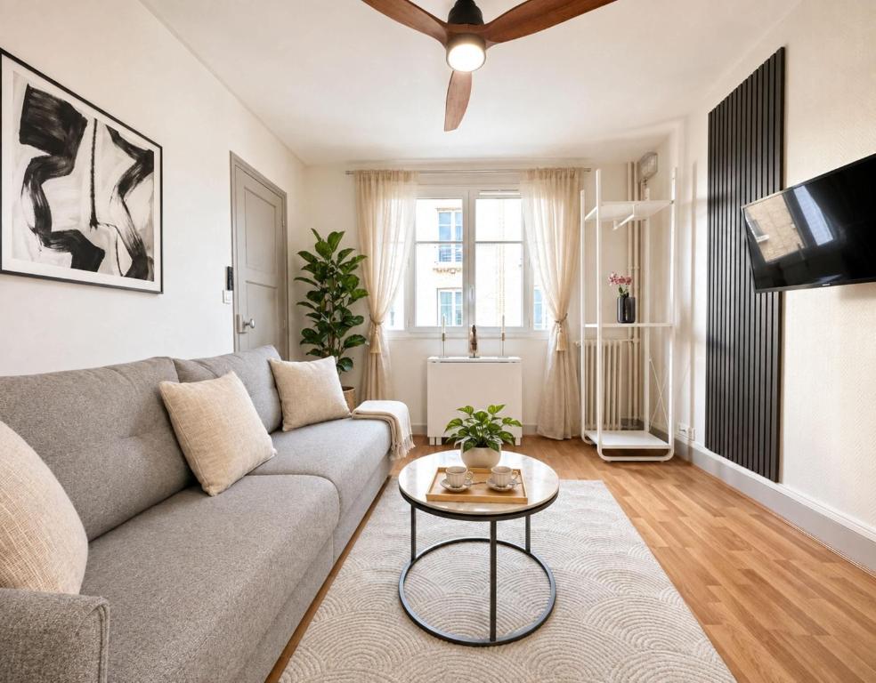 Porte de Versailles - Executive studio with lift - 2