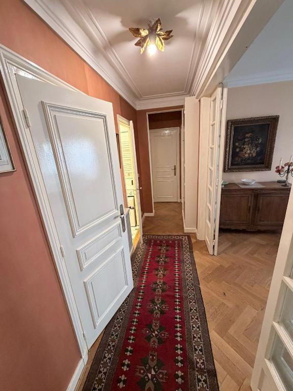 Authentic Parisian Apartement with 2 bedrooms - 4