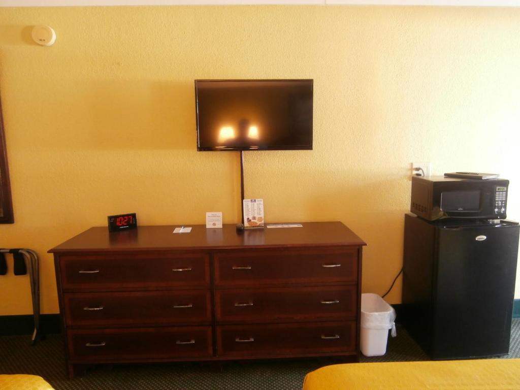 Americas Best Value Inn & Suites Conyers Photo 20