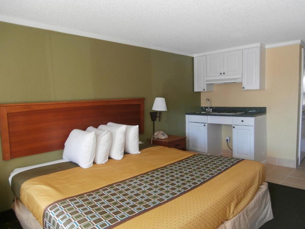 Americas Best Value Inn & Suites Conyers Photo 21