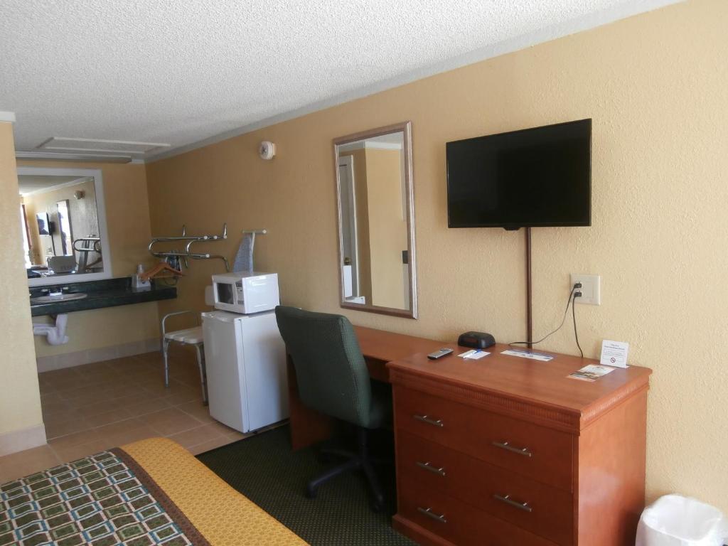 Americas Best Value Inn & Suites Conyers Photo 22