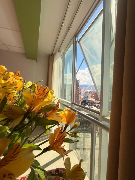 Modern 2BR Loft2 City Views Elevator Sleeps 4 - 5