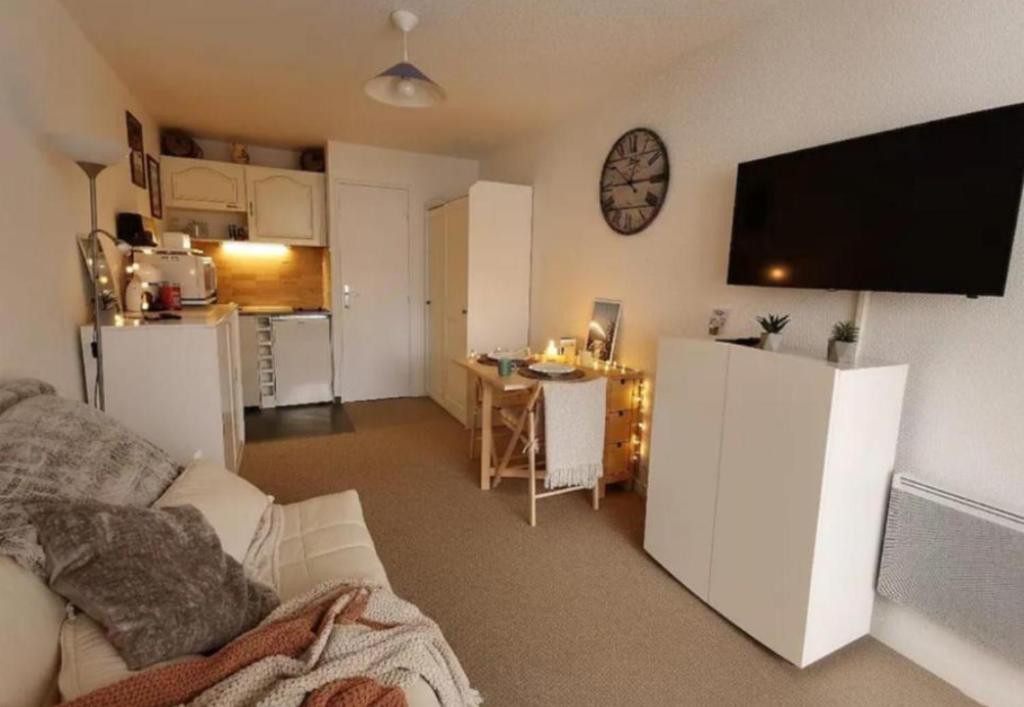 Les Étoiles, Studio cosy avec balcon, vue montagne, WIFI ,proche des pistes - 2