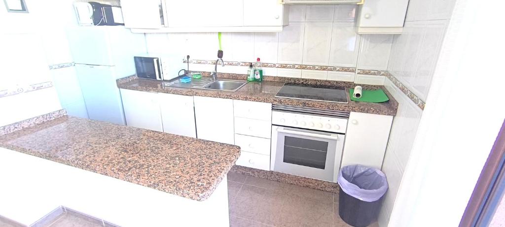 Los Cristianos, Room in shared apartment - 5