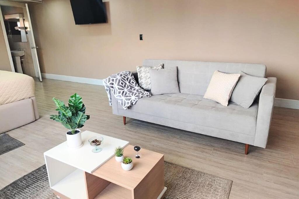 Family or couples suite near pools - 1