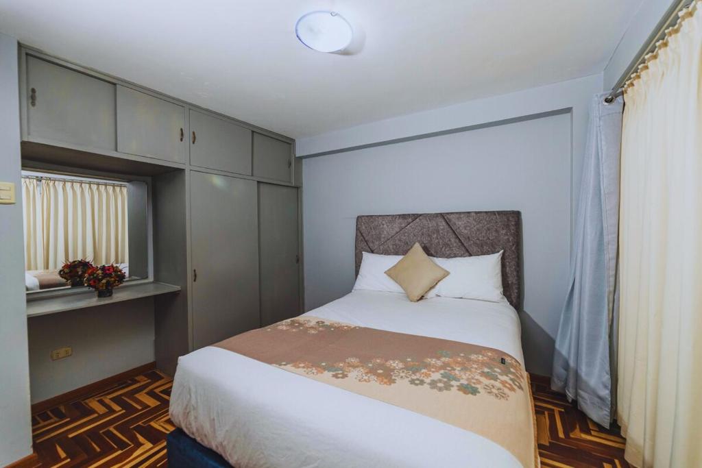 3 bedrooms for 6 and parking, Historic Center - 4
