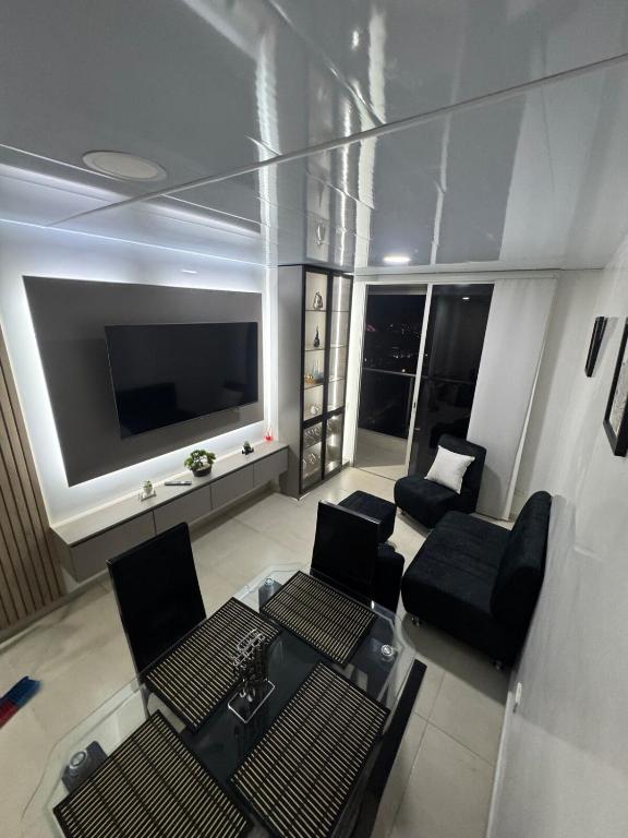 Apartamento Céntrico con Piscina en la Ciudad - 4