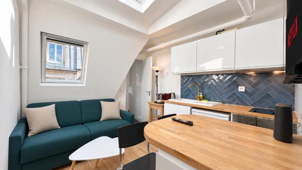 1BR Apartment in Vibrant Latin Quarter with Netflix - 4