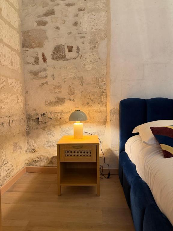 ROMANTIC ROOM in AVIGNON - patio - clim - hypercentre - 2