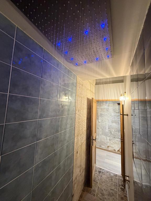 ROMANTIC ROOM in AVIGNON - patio - clim - hypercentre - 4