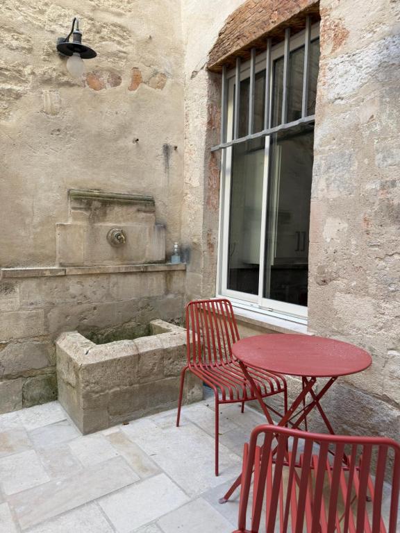 ROMANTIC ROOM in AVIGNON - patio - clim - hypercentre - 5