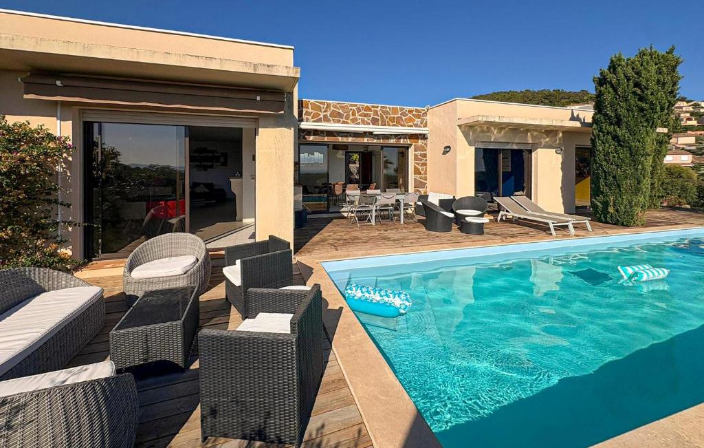 Nice Home In Saint Raphael With Private Swimming Pool, Can Be Inside Or Outside - 2