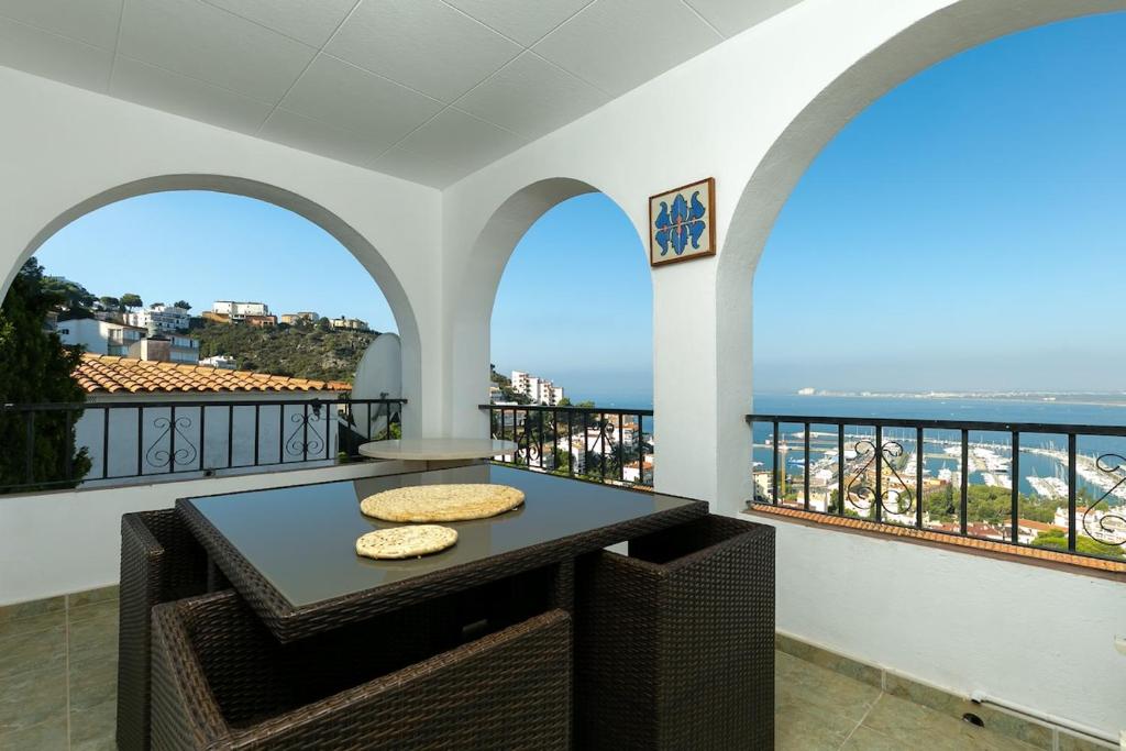 Magnífico apartamento con vistas al mar en Roses - 1