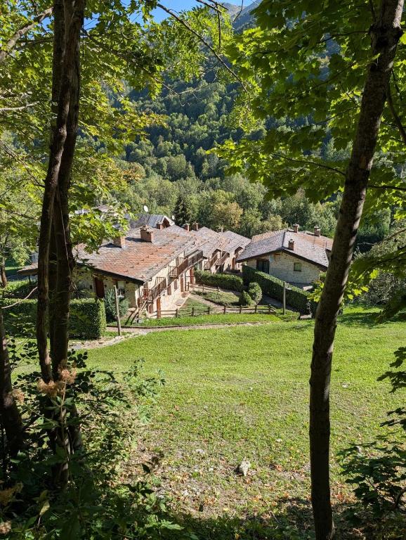 Casa di montagna in pietra con giardino privato - 2