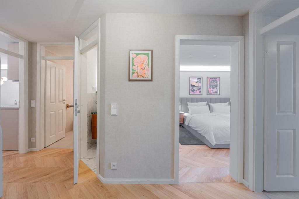 Rose 2 bedroom with balcony - 2