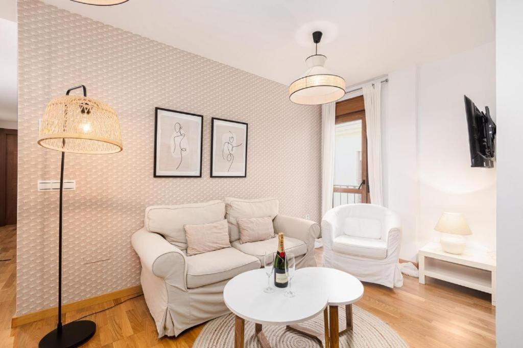 Central Malaga - 2 Bedrooms and Rooftop Pool - 3