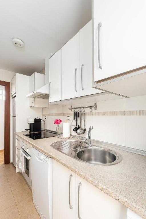 Central Malaga - 2 Bedrooms and Rooftop Pool - 4