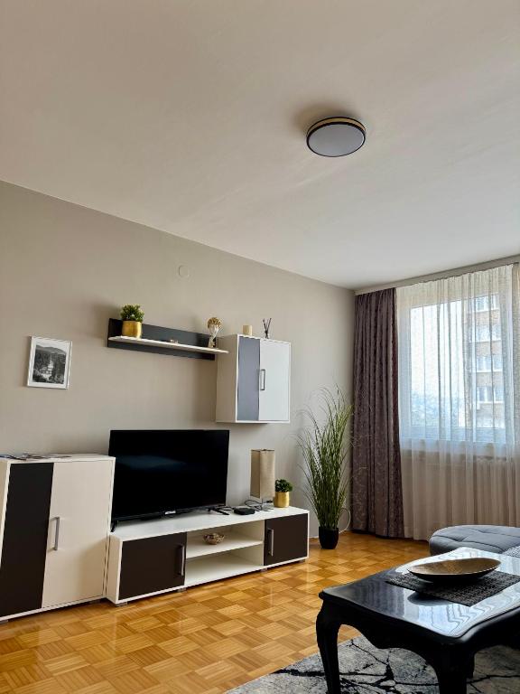 Golden Valley Apartment - 2