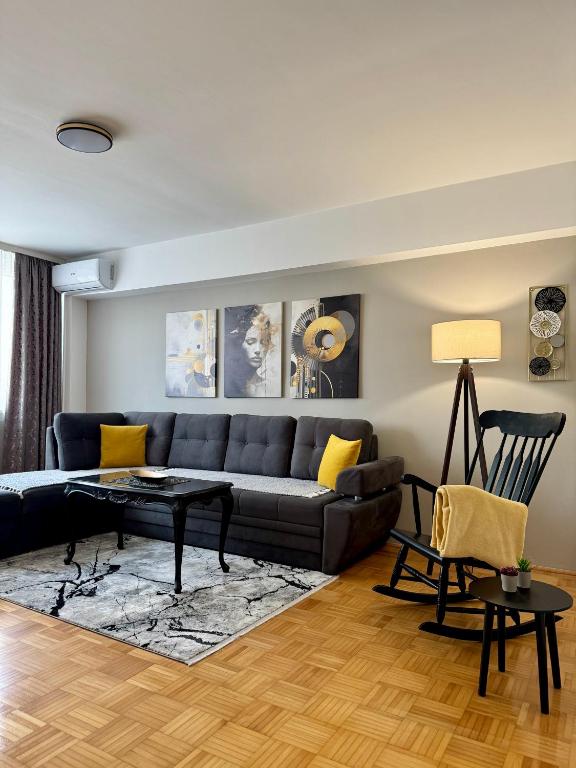 Golden Valley Apartment - 1