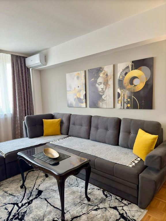 Golden Valley Apartment - 4