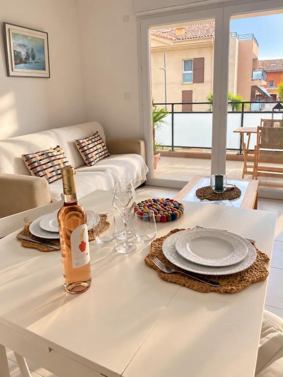 T2 classé 3 étoiles avec piscine et climatisation Bormes les Mimosas Le Lavandou - 5