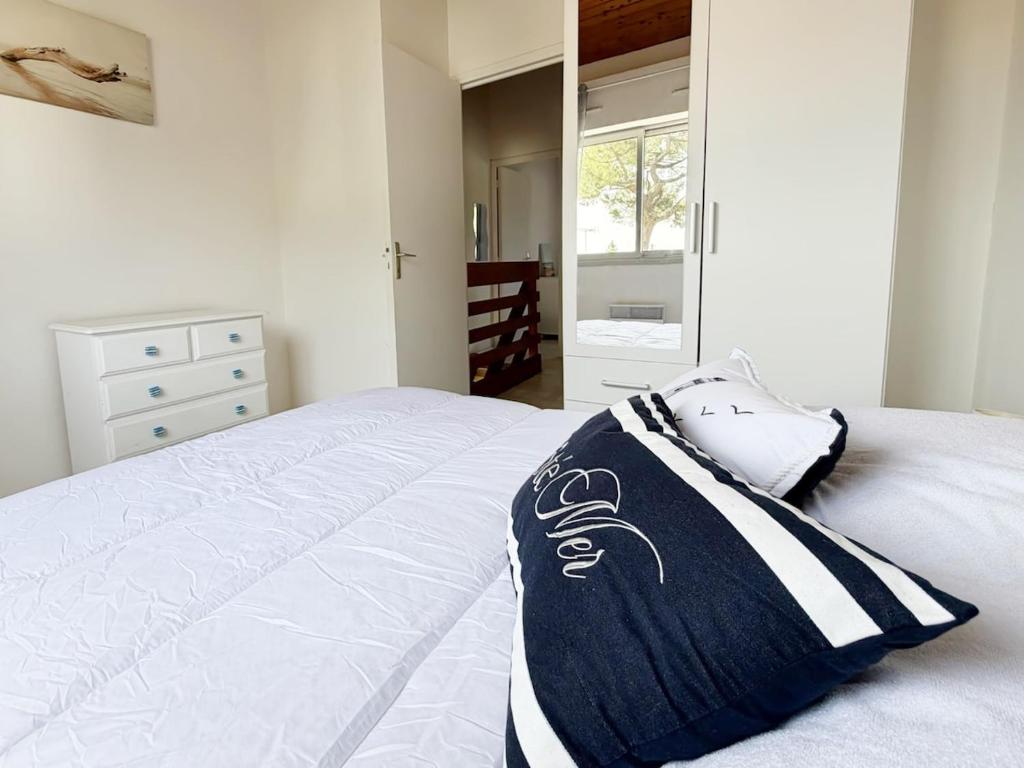 Duplex - Beaches and center within walking distance - Private garage - 2